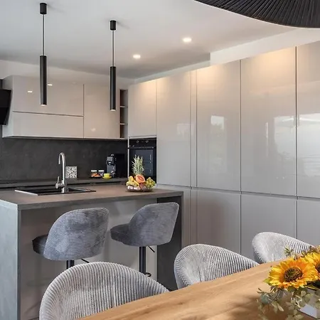 Aris By Guide Vila *